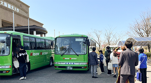 関空へは貸切バスで移動！