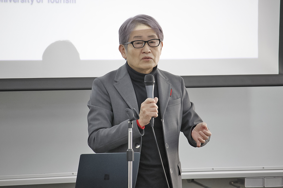 President Yoshiharu Yamada giving welcoming speech